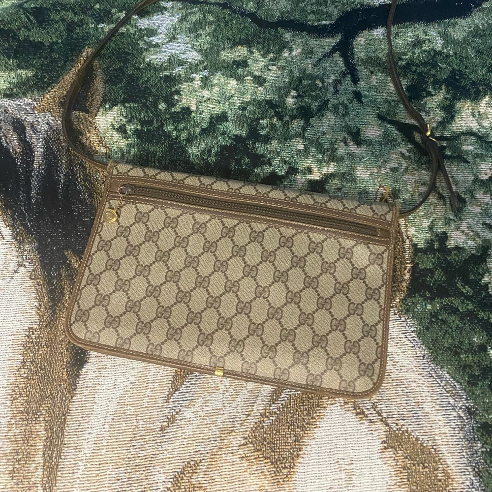Gucci multi purpose classic purse! Authentic!! Clean, non smoking home. - Picture 2 of 13